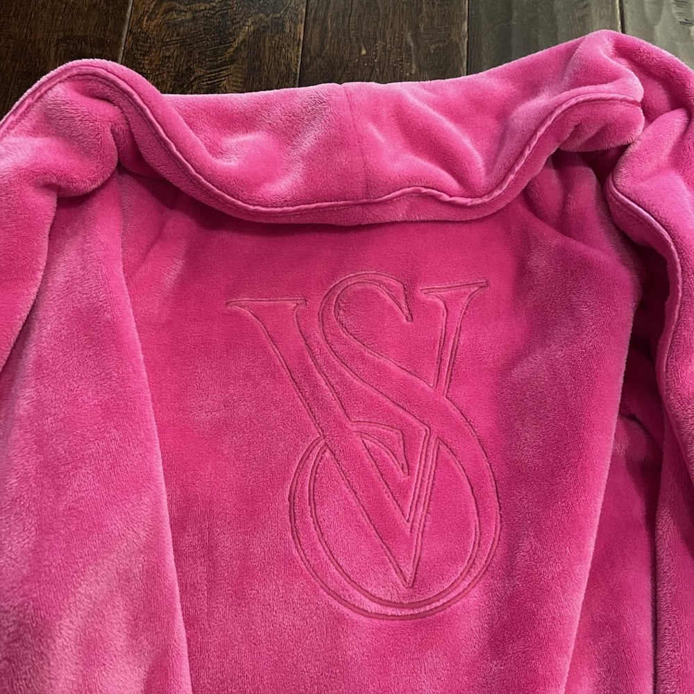Victoria's Secret Pink Robe - Picture 2 of 4